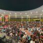 BERKUMPUL - Ribuan warga saat menyaksikan final Piala Dunia di Amphi Teater. (Foto: Tgh)
