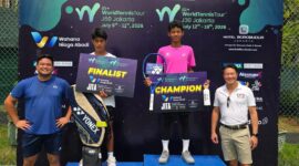 BERPRESTASI - Alfaradu (jersey merah muda) saat menjuarai ITF J30 Jakarta. (Foto: by Rina) 