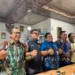 PERTEMUAN - Pihak SMAN 2 Banjarmasin bersama Disdik dan Dispora Kalsel saat temu media. (Foto: MGS)