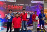 PRESTASI - Aziz (podium pertama) saat menerima medali pada Kejurnas Piala Gubernur Sumsel. (Foto: dok Persambi)