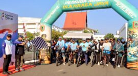 GOWES - Peserta bersiap melakukan start kegiatan bersepeda antar SKPD Pemprov Kalsel. (TGH)