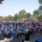 BERGEMBIRA - Senam bersama yang dilakukan di halaman RSJ Sambang Lihum. (Foto: Tolah)