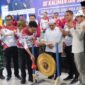 TABUH GONG - Penabuhan gong oleh Bupati Banjar, Saidi Mansyur menandai dibukanya secara resmi Kejuaraan Silat se Kalsel-Teng 2026. (Foto: Sahiri)