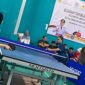 MEMUKUL - Peserta Kejuaraan Tenis Meja Walikota Cup 2026 membidik bola. (Foto: MGS)
