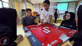 SERIUS - Para peserta sosialisasi mengikuti pelatihan olahraga domino. (Foto: RA)