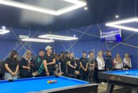 BERBARIS - Suasana pembukaan Kejuaraan Biliar Wali Kota Cup 2026 di Stars Billiard Banjarmasin. (Foto: MGS)