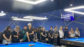 BERBARIS - Suasana pembukaan Kejuaraan Biliar Wali Kota Cup 2026 di Stars Billiard Banjarmasin. (Foto: MGS)