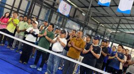 RESMI DIBUKA - Kejuaraan padel antar-SKPD resmi dibuka oleh Asisten Perekonomian dan Pembangunan Setda Provinsi Kalsel, Ariadi Noor. (Foto: MGS)