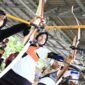 FOKUS - Salah satu paralimpian Kalsel membidik sasaran panahan saat sesi latihan. (Foto: BIR)