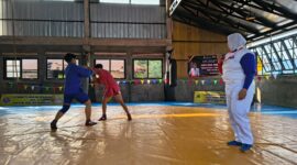 DUEL - Dua atlet muda Sambo bertanding dalam Kejuaraan Sambo Wali Kota Cup 2026 di Banjarmasin. (Foto:RA)