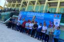BERFOTO - Sekdaprov Kalsel M Syarifuddin (di tengah), didampingi Kadispora Kalsel Pebriadin Hafiz (jaket merah), Ketua KSMI Kalsel H Rahman (kemeja putih) saat resmi membuka Gubernur Cup Minisoccer 2026. (Foto: MGS)