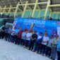 BERFOTO - Sekdaprov Kalsel M Syarifuddin (di tengah), didampingi Kadispora Kalsel Pebriadin Hafiz (jaket merah), Ketua KSMI Kalsel H Rahman (kemeja putih) saat resmi membuka Gubernur Cup Minisoccer 2026. (Foto: MGS)