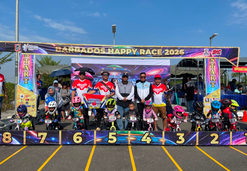 BERFOTO - Kadispora Kalsel, Pebriadin Hafiz saat membuka Happy Race Pusbike 2026. (Foto: Tgh)