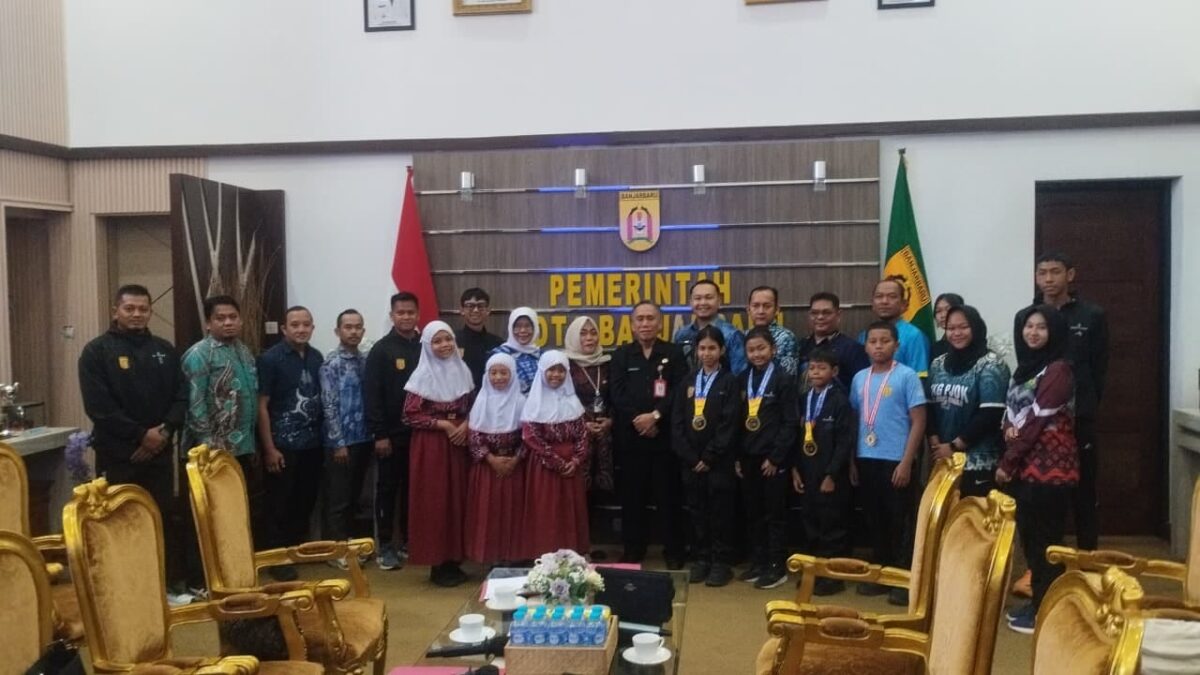 Atlet pelajar Banjarmasin yang akan mewakili Kalsel pada ajang O2SN 2026 di Jakarta melakukan audiensi dengan Pemko Banjarbaru. Foto : Istimewa